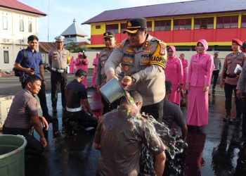 Kapolres Selayar Pimpin Kenaikan Pangkat 36 Personel