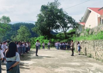 Melalui Police Go To School, Bhabinkamtibmas Polsek Saluputti Jadi Irup di UPT SMAN 10 Tator