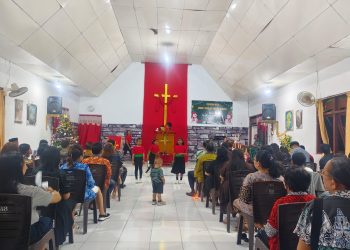 Personel Polsek Bontosikuyu Polres Selayar Amankan Ibadah Sambut Natal di Binanga Benteng
