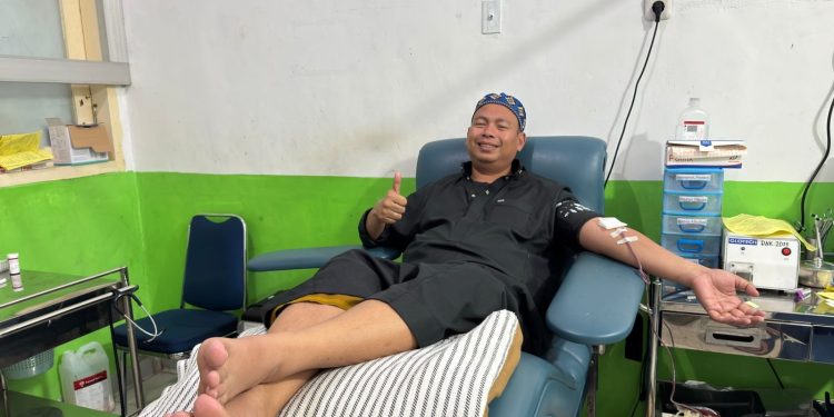 Kapolres Tana Toraja Melakukan Donor Darah untuk Masyarakat