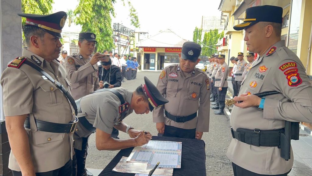 Kapolres Parepare Pimpin Sertijab Kabag Ops dan Kapolsek Bacukiki