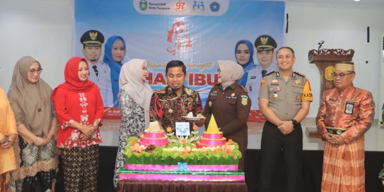 Kapolres Parepare Hadiri Acara Peringatan Hari Ibu Ke-97 Tingkat Kota di Balai Ainun