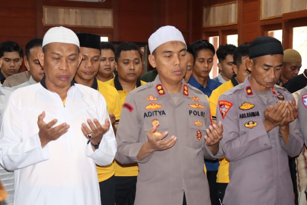 Polres Soppeng Melaksanakan Salat Gaib untuk Korban Bencana Alam di Berbagai Daerah