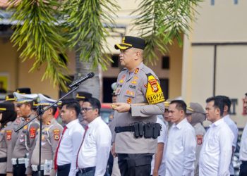 Kapolres Pinrang Pimpin Upacara Kenaikan Pangkat 44 Personel