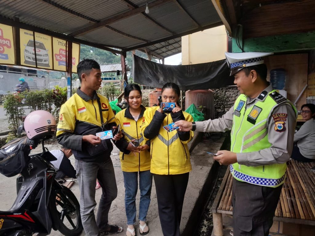 Melalui Polantas Menyapa, Sat Lantas Polres Tana Toraja Edukasi Ojol Wujudkan Lalu Lintas Aman