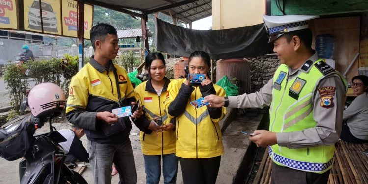 Melalui Polantas Menyapa, Sat Lantas Polres Tana Toraja Edukasi Ojol Wujudkan Lalu Lintas Aman
