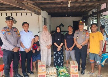 Kapolsek Belawa Bersama Personel Salurkan Bantuan ke Korban Kebakaran