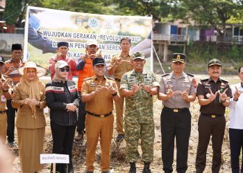 Hadiri Gerakan Revolusi Hijau, Kapolres Wajo Tanam Pohon