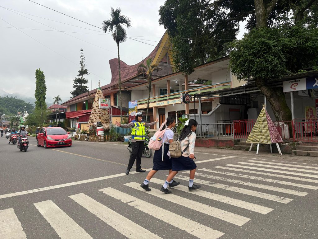 Personel Satlantas Polres Tator Gelar Gatur di Sejumlah Titik Aktivitas Masyarakat
