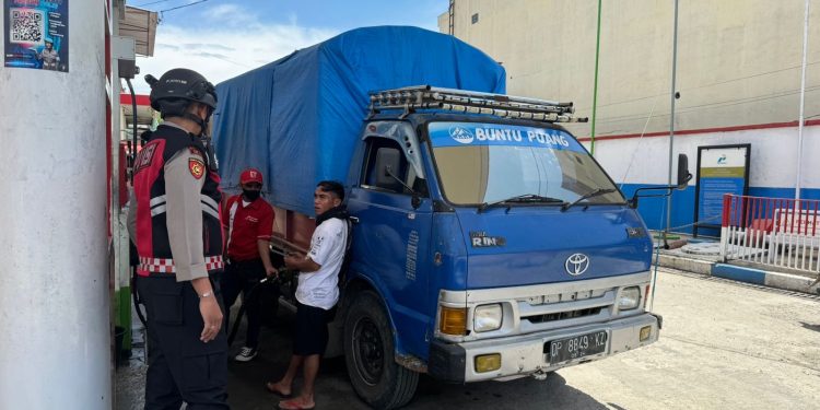 Cegah Penyalahgunaan BBM Bersubsidi, Perintis Presisi Polres Toraja Utara Kembali Gelar Patroli di Sejumlah SPBU