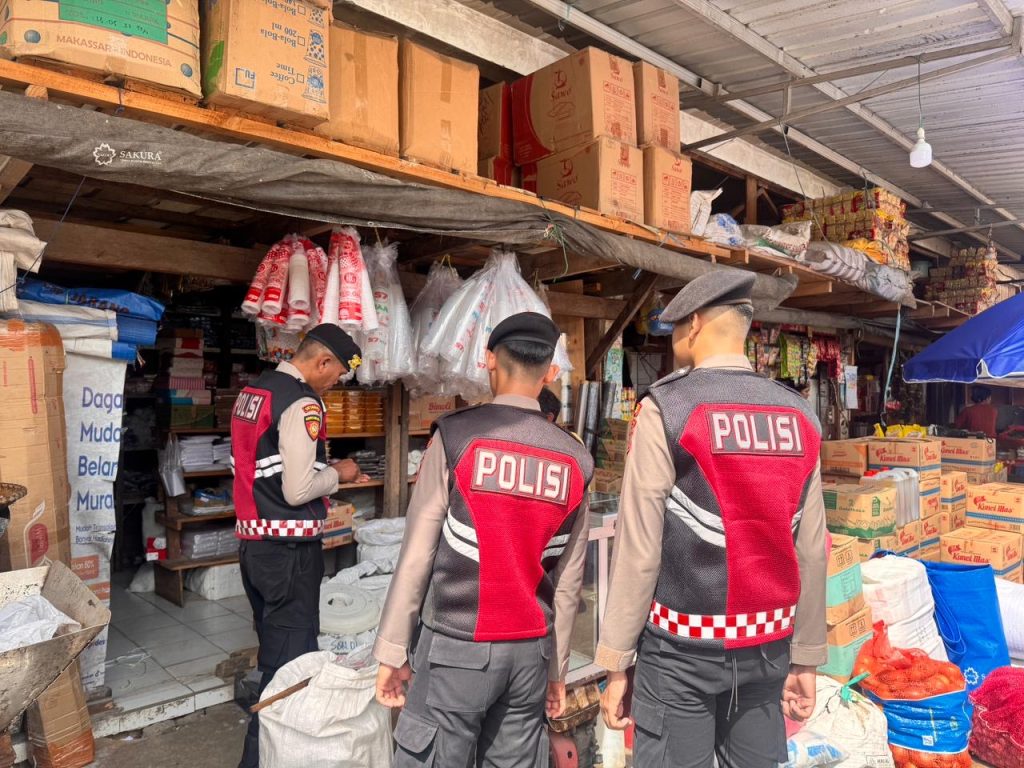 Sat Samapta Polres Tana Toraja Jaga Keamanan di Pusat Keramaian