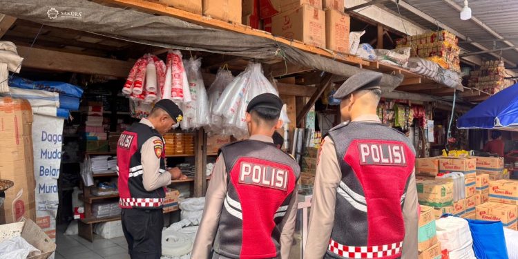 Sat Samapta Polres Tana Toraja Jaga Keamanan di Pusat Keramaian