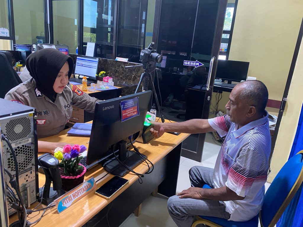 Sat Lantas Polres Soppeng Berikan Pelayanan Publik Humanis di BPKB, STNK dan SIM