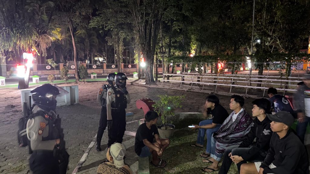 Patroli Perintis Presisi Sat Samapta Polres Tana Toraja, Humanis Jaga Kamtibmas Malam Hari