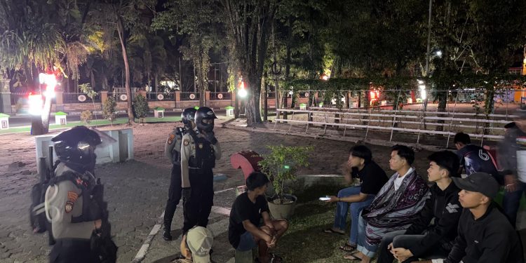 Patroli Perintis Presisi Sat Samapta Polres Tana Toraja, Humanis Jaga Kamtibmas Malam Hari