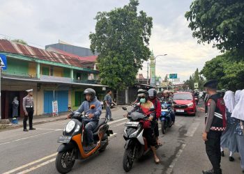 Pastikan Kamseltibcarlantas, Personel Polres Bulukumba Gelar Gatur Lalu Lintas Pagi