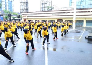 Kapolrestabes Makassar Melakukan Olahraga Bersama Dengan personel