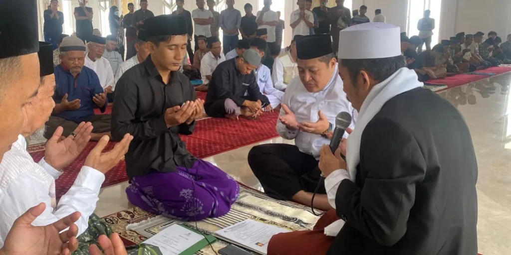 Kapolres Selayar Jadi Saksi Seorang Masuk Islam di Masjid Rahmatan Lil Alamin