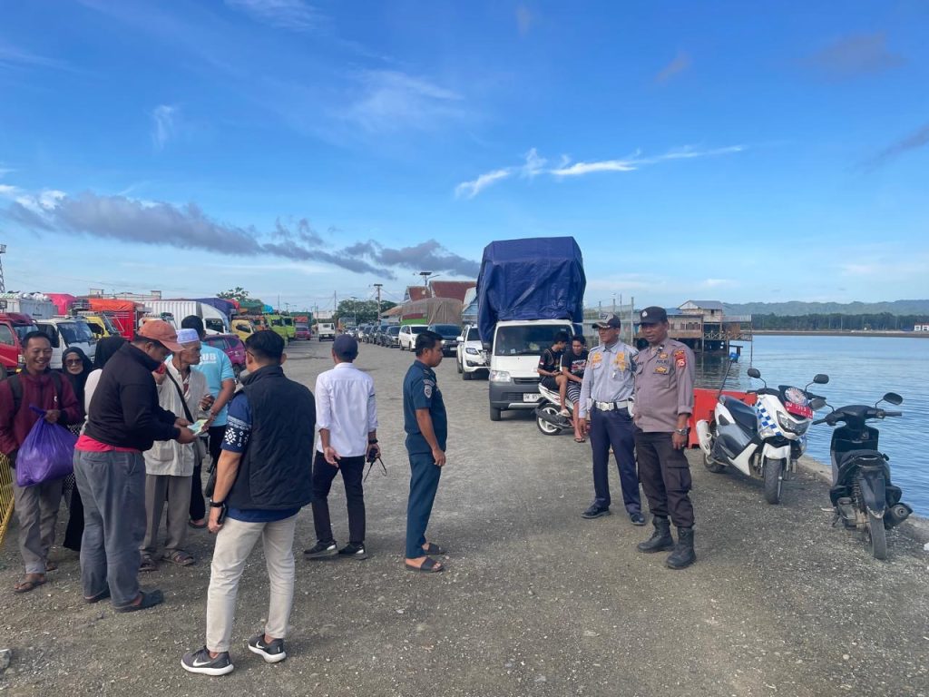 Kapolsek Pitumpanua Pererat Kebersamaan dengan Warga