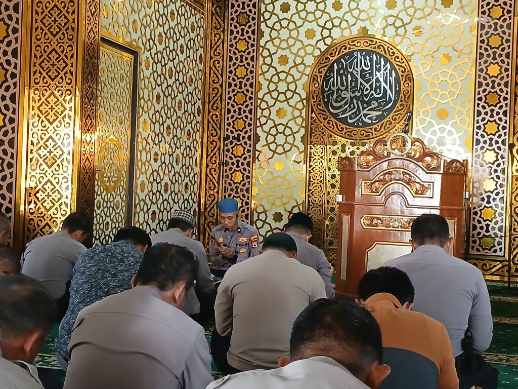 Personel Polres Bulukumba Awali Tugas Dengan Baca Yasin dan Doa Bersama