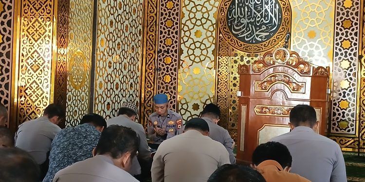Personel Polres Bulukumba Awali Tugas Dengan Baca Yasin dan Doa Bersama