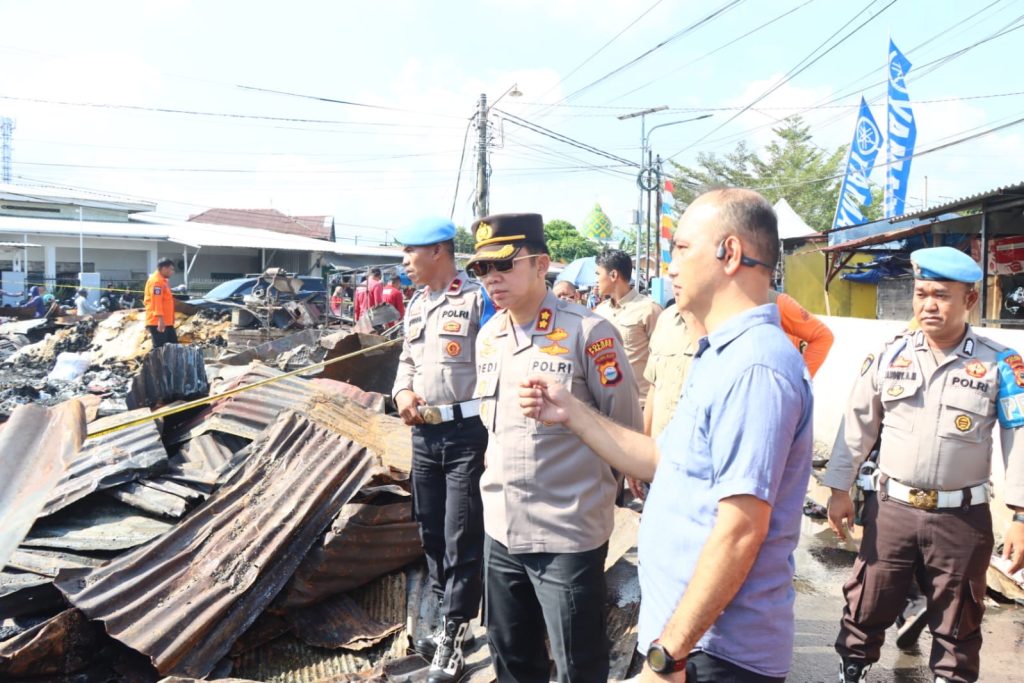 Kapolres Palopo Kunjungi Lokasi Kebakaran di Pasar Andi Tadda
