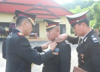 Polres Wajo Gelar Upacara Penyematan Satya Lencana Pengabdian