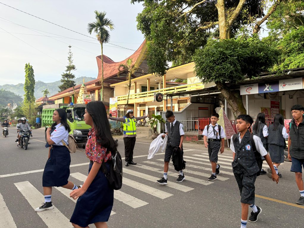 Sat Lantas Polres Tana Toraja Intensifkan Pengaturan Lalu Lintas di Pagi Hari