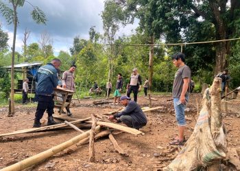Personel Gabungan Polres Bulukumba Bongkar dan Bakar Arena Sabung Ayam di Bukit Harapan Gantarang