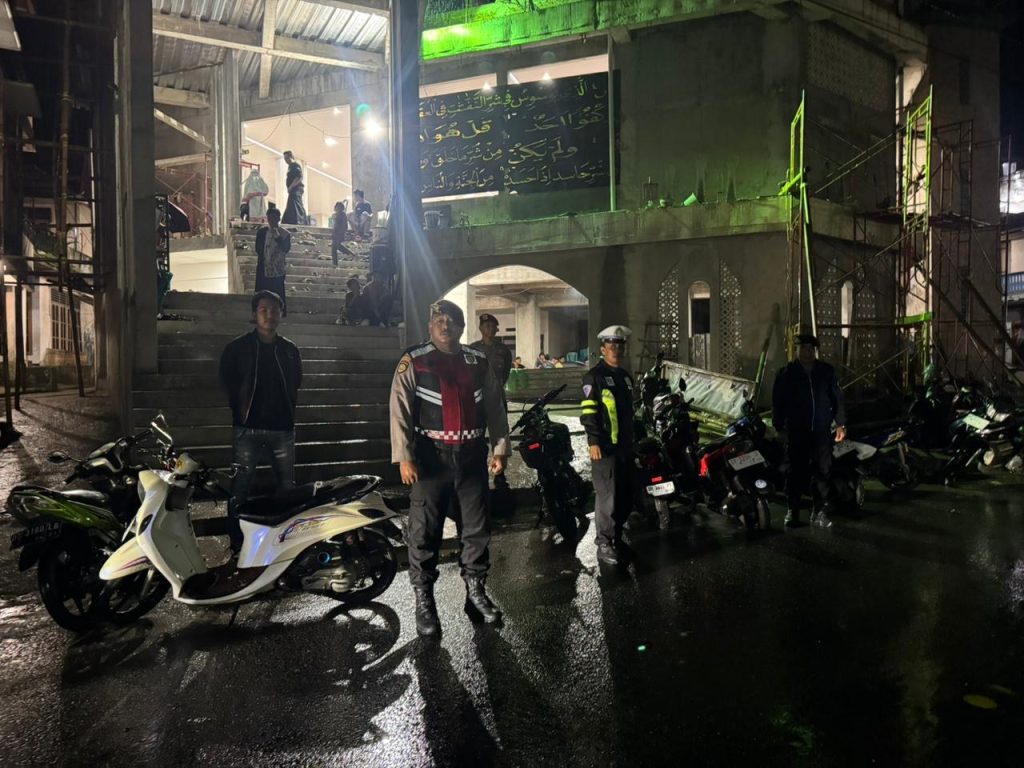 Kapolres Tana Toraja Turunkan Ratusan Personel Melakukan Pengamanan di Masjid