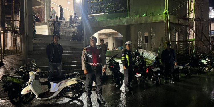 Kapolres Tana Toraja Turunkan Ratusan Personel Melakukan Pengamanan di Masjid