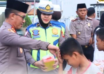 Ramadan Penuh Berkah, Kapolres Luwu Pimpin Pembagian Takjil untuk Masyarakat