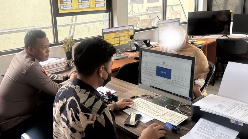 Personel Polres Selayar Terima Laporan Penipuan Online, Pelaku Mengaku Dari Kementerian dan Kuras Saldo Korban