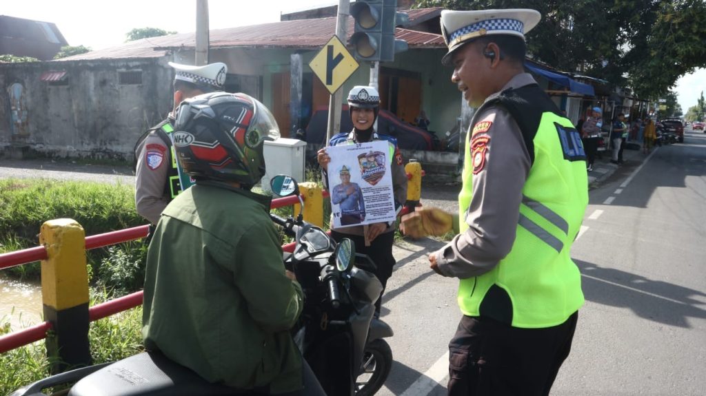 Hari ke-2 Operasi Keselamatan Pallawa 2026, Personel Satlantas Polres Pinrang Edukasi Pengendara