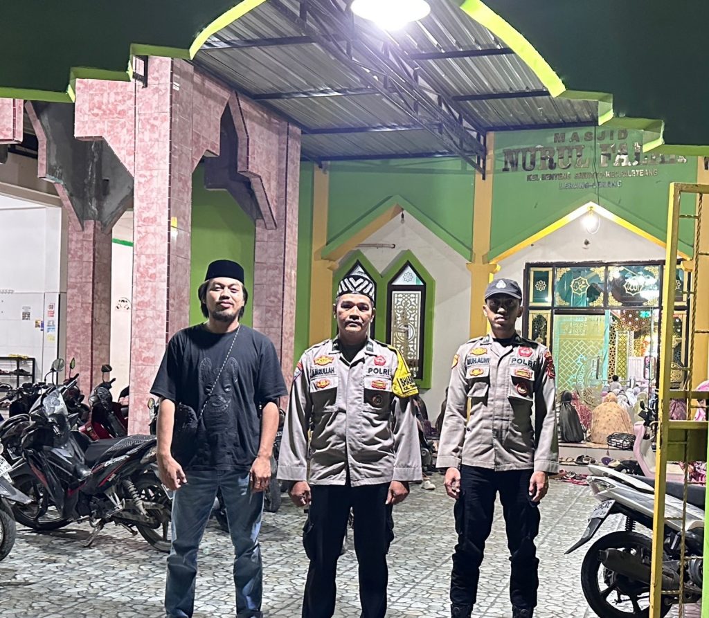 Personel Polres Pinrang dan Polsek Jajaran Intensifkan Pengamanan Shalat Tarawih