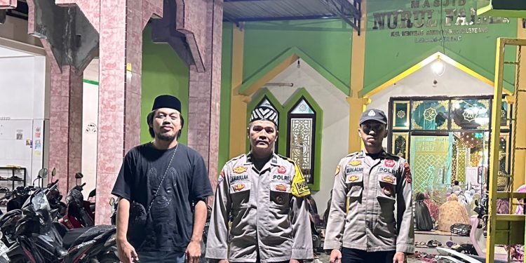 Personel Polres Pinrang dan Polsek Jajaran Intensifkan Pengamanan Shalat Tarawih
