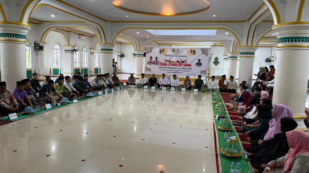 Kapolres Toraja Utara Hadiri Buka Puasa Bersama Forkopimda di Masjid Raya Rantepao