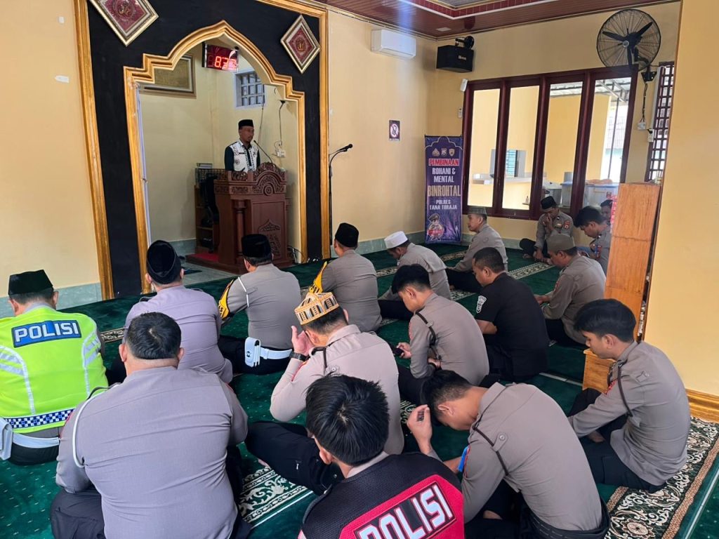 Perkuat Iman dan Integritas, Polres Tana Toraja Gelar Pembinaan Rohani Personel