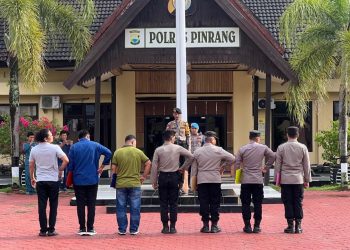 Personel Polres Pinrang Apel Pagi Perdana di Bulan Ramadhan 1447 H