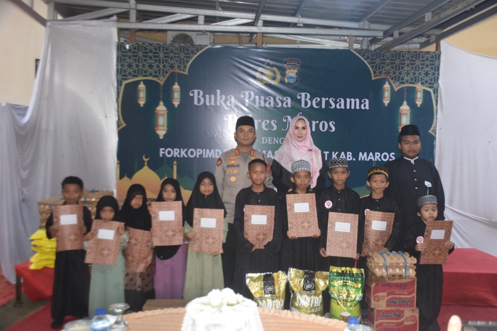 Kapolres Maros bersama Ketua Bhayangkari Buka Puasa Bersama Masyarakat dan Anak Panti