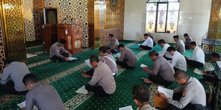 Personel Polres Bulukumba Khatamkan Al-Qur’an 30 Juz Setiap Hari di Bulan Ramadan