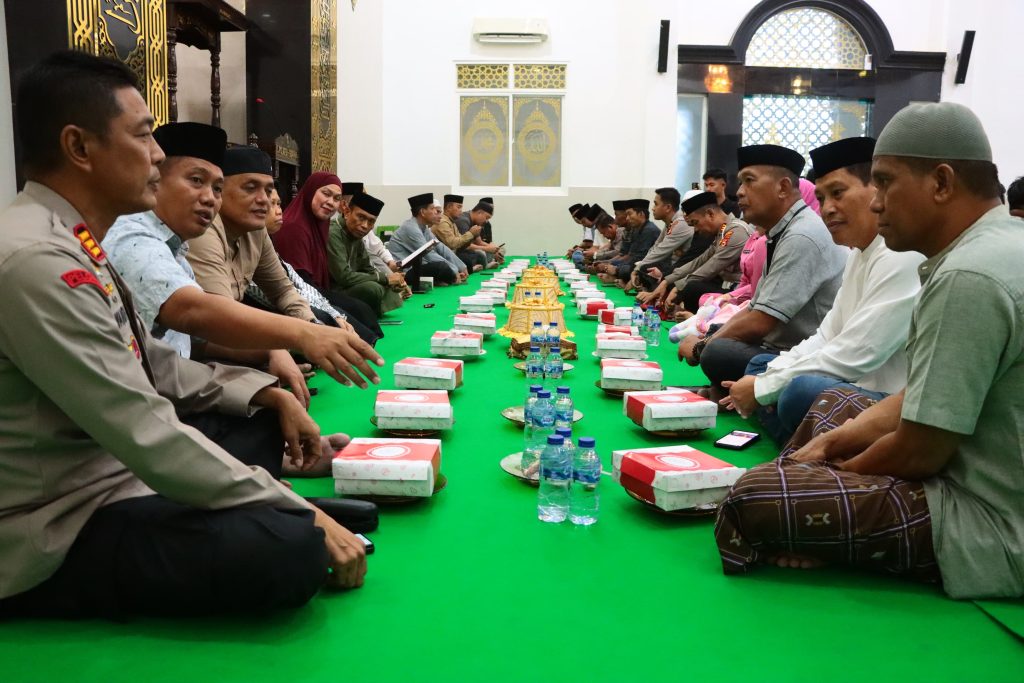 Pererat Silaturahmi, Polres Sidrap Gelar Buka Puasa Bersama Jamaah Masjid Al-Ikhlas