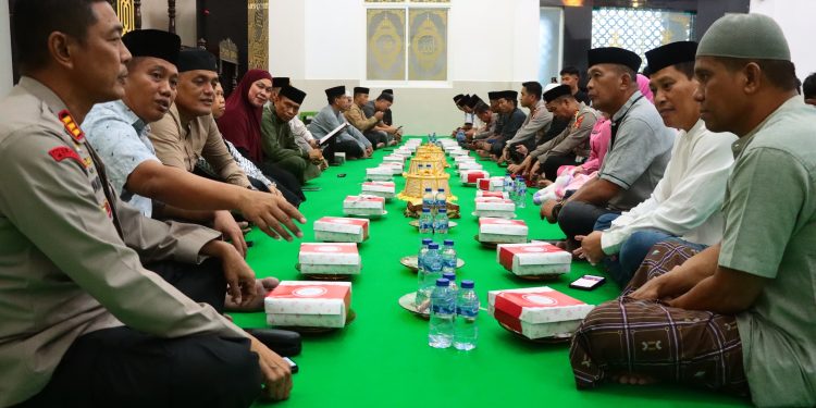 Pererat Silaturahmi, Polres Sidrap Gelar Buka Puasa Bersama Jamaah Masjid Al-Ikhlas
