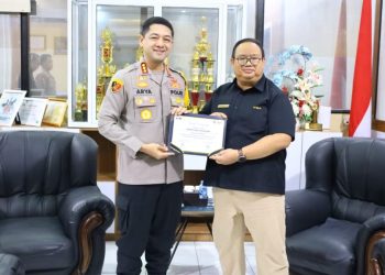 Kapolrestabes Makassar Terima Piagam Penghargaan Dari KPP Kanwil Sulselbar