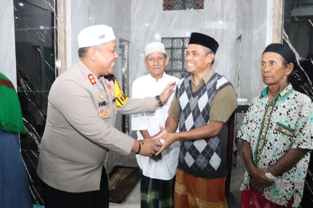 Perkuat Sinergitas Antara Polri dan Masyakat, Kapolres Jeneponto Safari Subuh di Masjid Nurul Falah Kassi Kebo