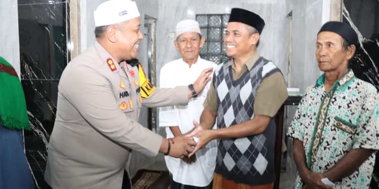 Perkuat Sinergitas Antara Polri dan Masyakat, Kapolres Jeneponto Safari Subuh di Masjid Nurul Falah Kassi Kebo