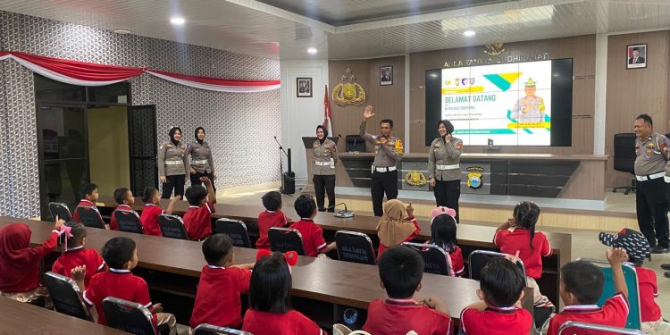 Tanamkan Tertib Berlalu Lintas Sejak Dini, Satlantas Polres Soppeng Gelar Polisi Sahabat Anak Bersama Kelompok Bermain Masita