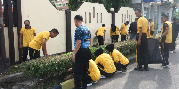 Untuk Menjaga Kebersihan dan Penataan Area Mako, Personel Polres Pinrang Gelar Kurvey