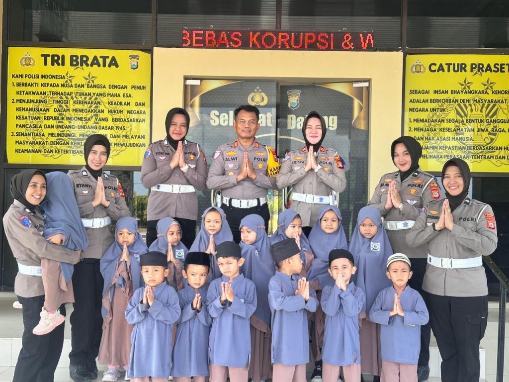 Tanamkan Edukasi Lalu Lintas Sejak Dini, Satlantas Polres Soppeng Sambut Anak TK As-Sunnah