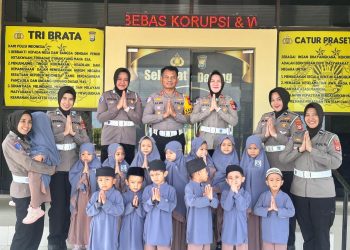 Tanamkan Edukasi Lalu Lintas Sejak Dini, Satlantas Polres Soppeng Sambut Anak TK As-Sunnah